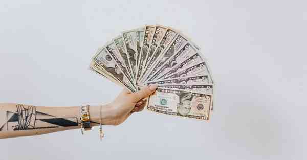 AI绘画把杰克变成女生（AI绘画将杰克塑造为女性形象）