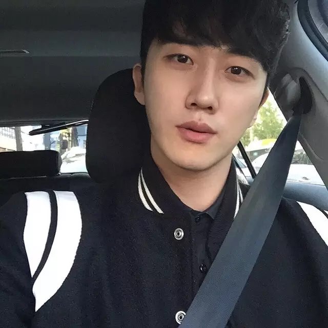 瞿诚冠眉